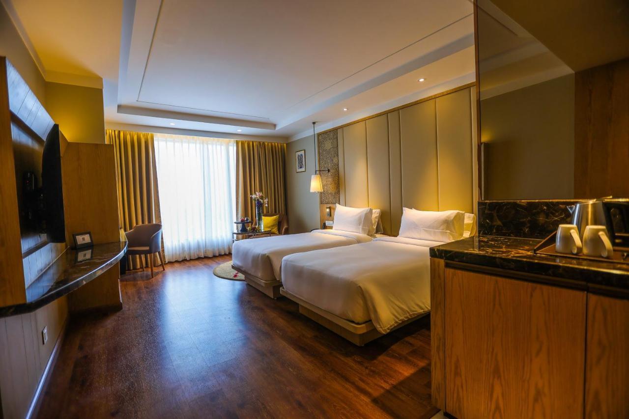 Radisson Bhopal Hotel Exterior photo