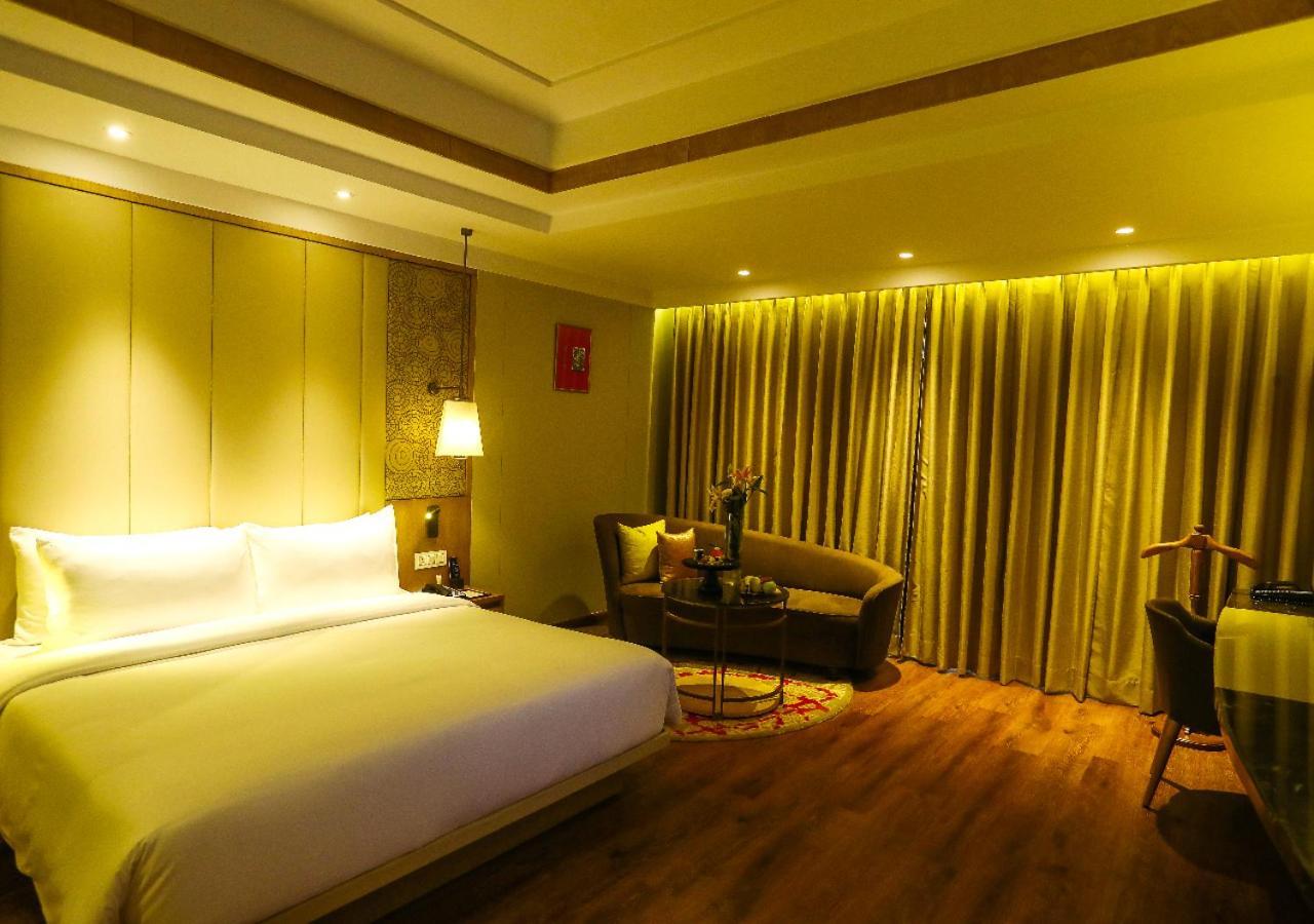 Radisson Bhopal Hotel Exterior photo