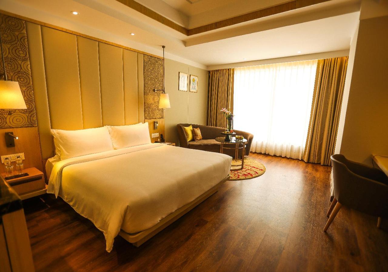 Radisson Bhopal Hotel Exterior photo