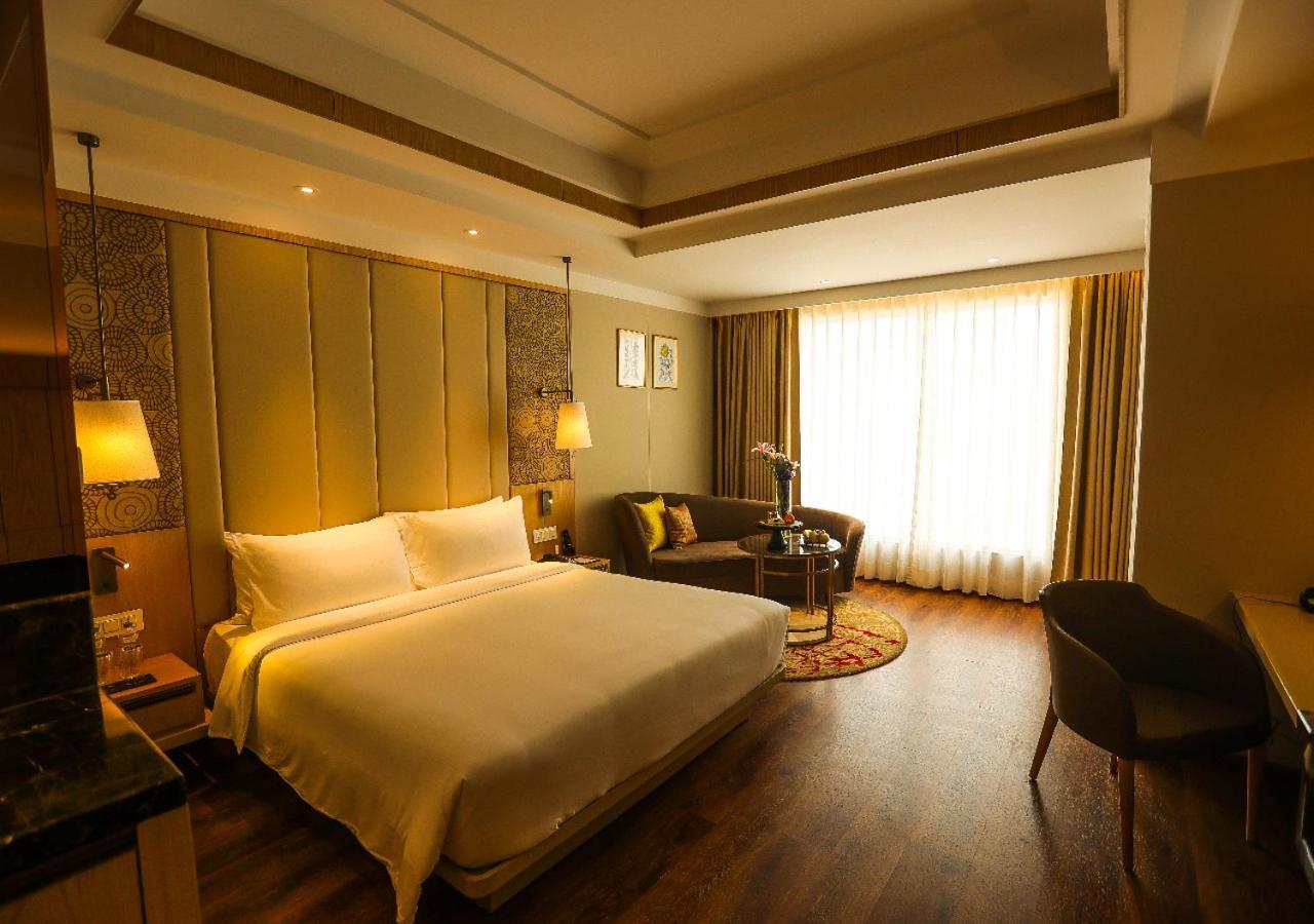 Radisson Bhopal Hotel Exterior photo