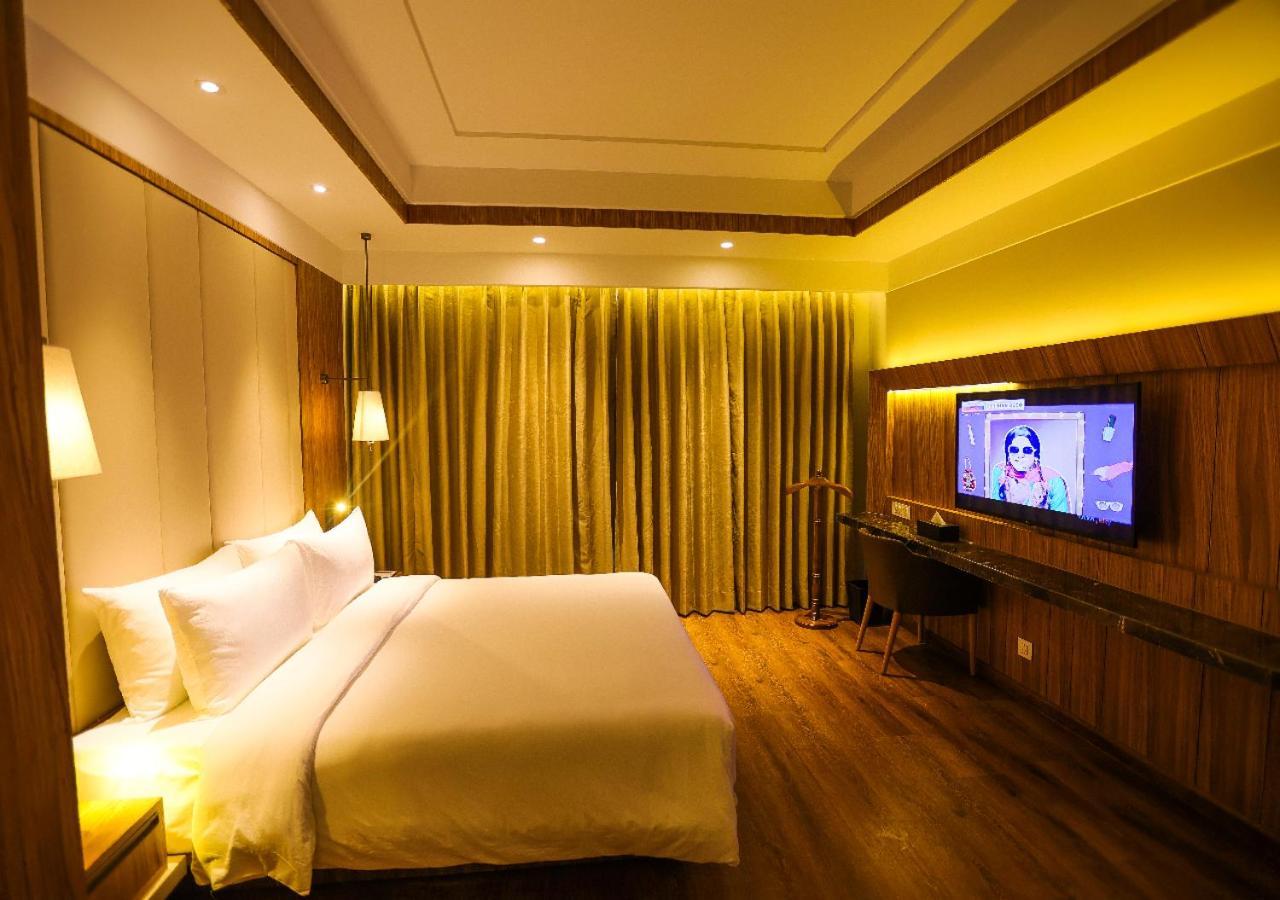 Radisson Bhopal Hotel Exterior photo