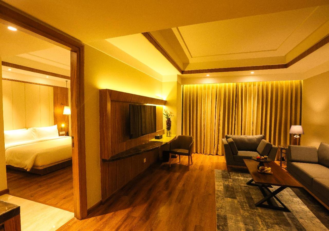 Radisson Bhopal Hotel Exterior photo