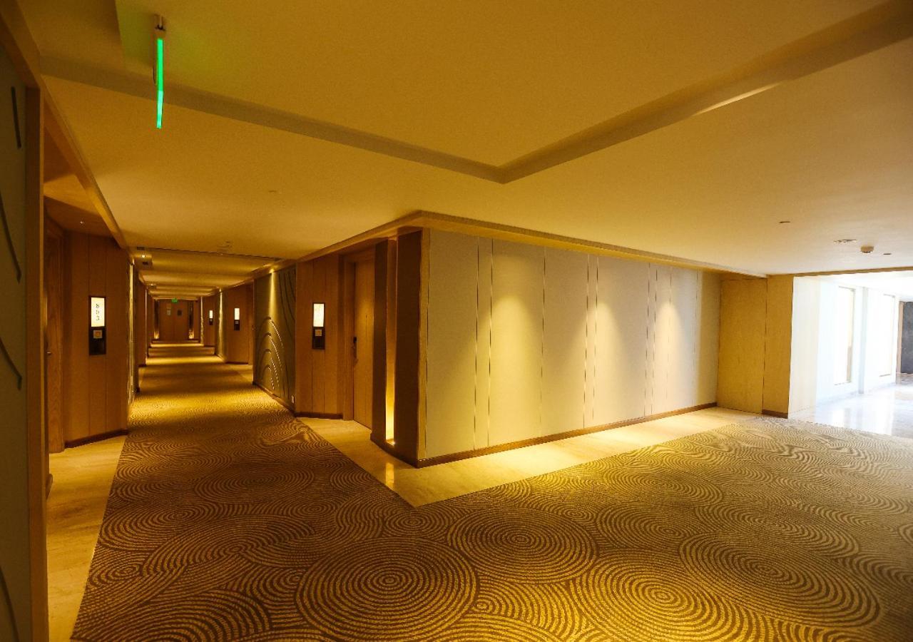 Radisson Bhopal Hotel Exterior photo