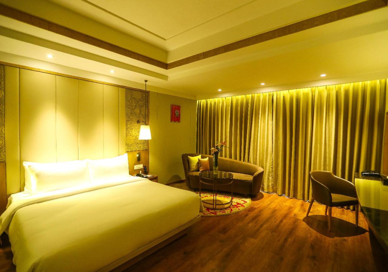 Radisson Bhopal Hotel Exterior photo
