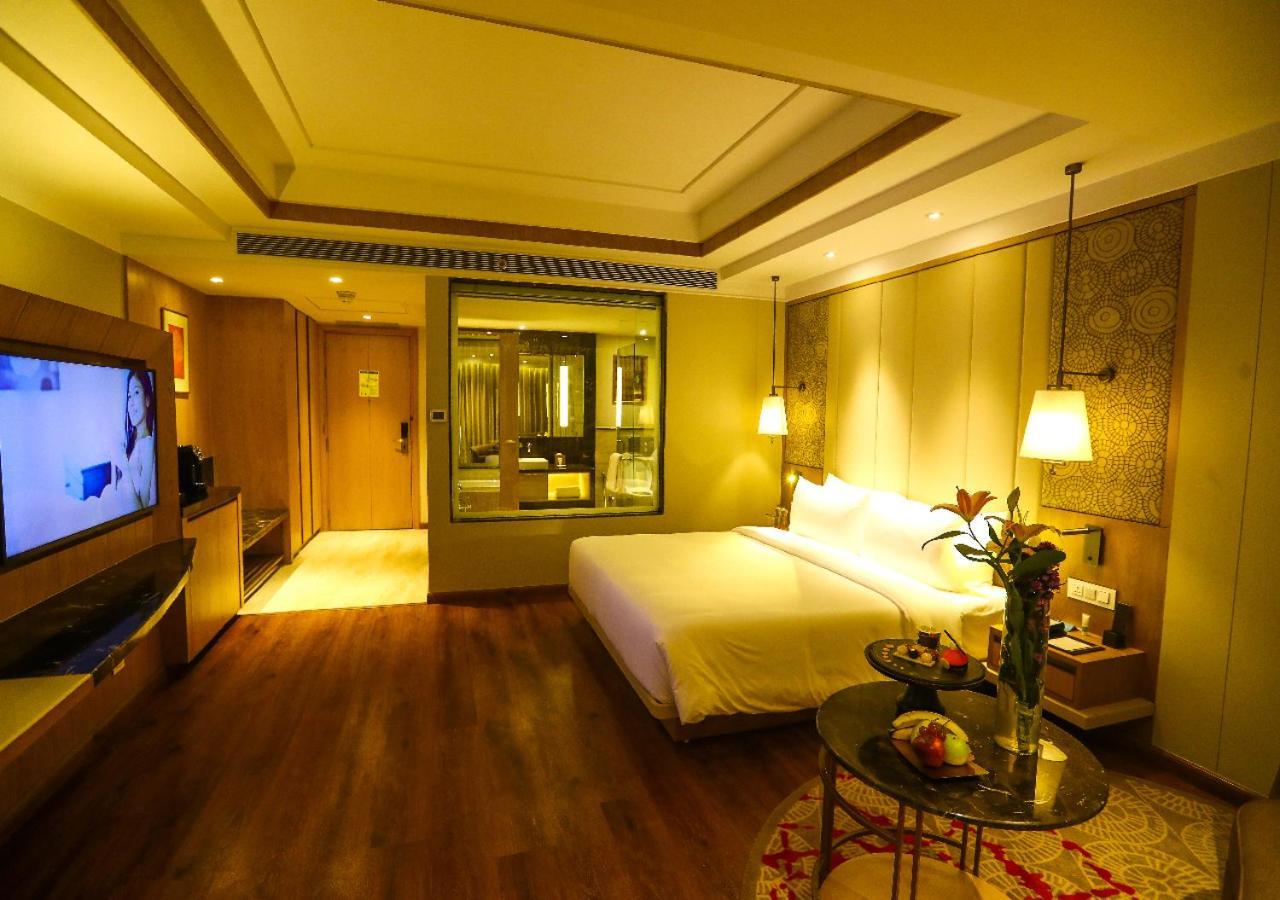 Radisson Bhopal Hotel Exterior photo