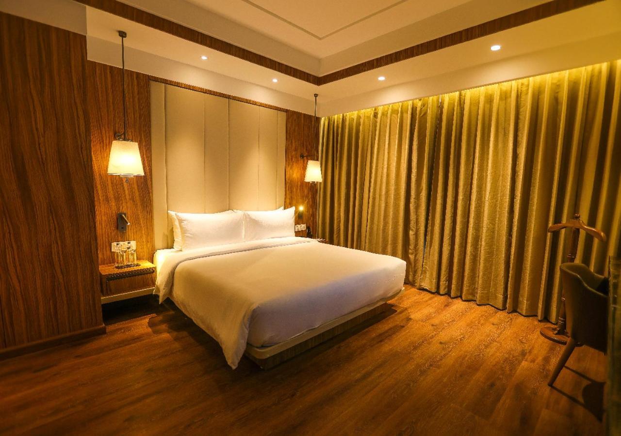 Radisson Bhopal Hotel Exterior photo