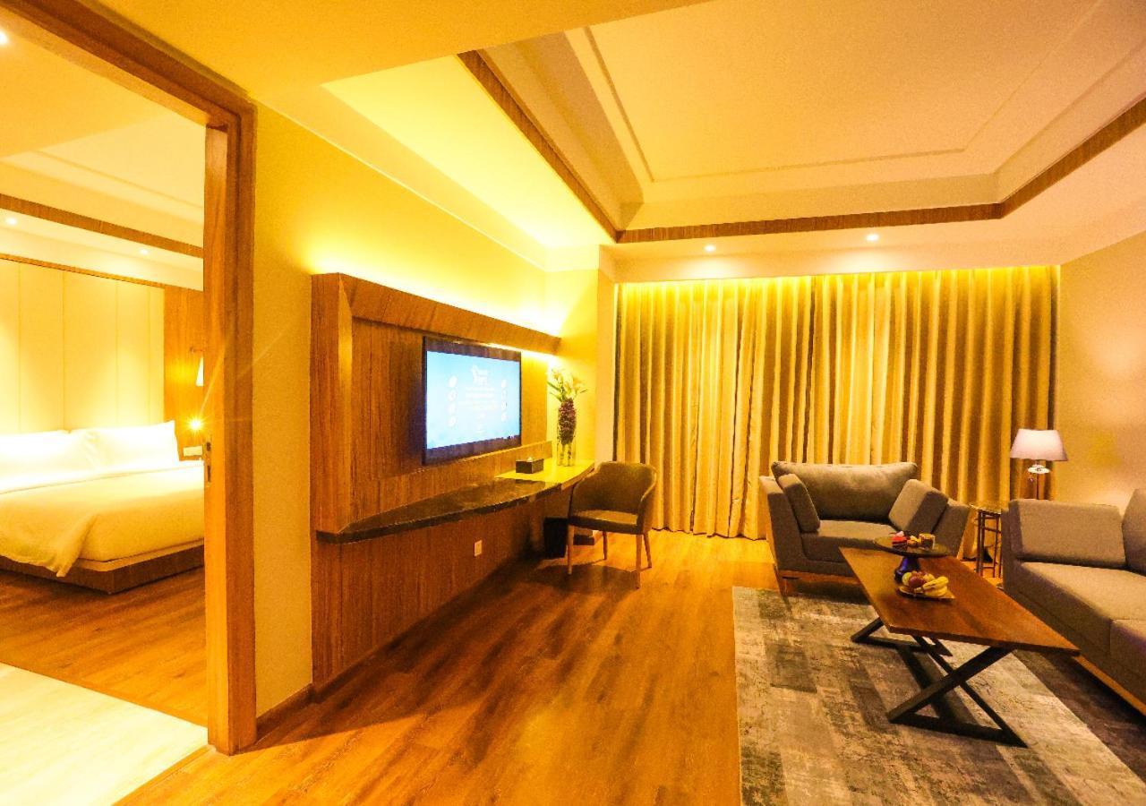 Radisson Bhopal Hotel Exterior photo