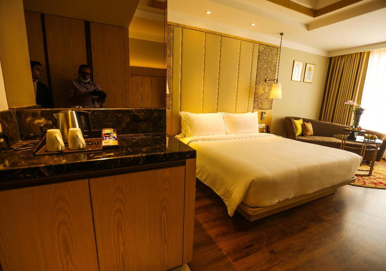 Radisson Bhopal Hotel Exterior photo