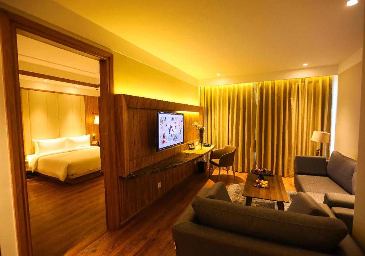 Radisson Bhopal Hotel Exterior photo