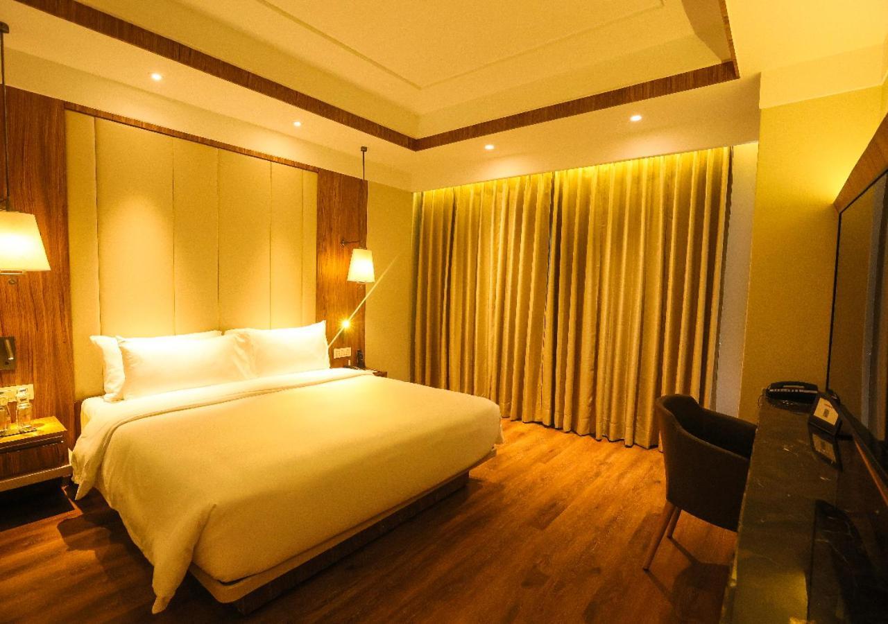 Radisson Bhopal Hotel Exterior photo